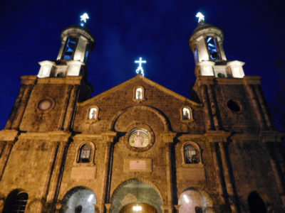 バコロドのサン・セバスティアン大聖堂のライトアップ