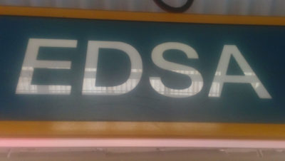マニラのLRT-1（電車）のEDSA駅