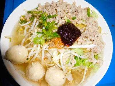 タイのおいしいラーメンクワイティアオトムヤム