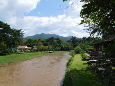 タイのパーイの汚い川