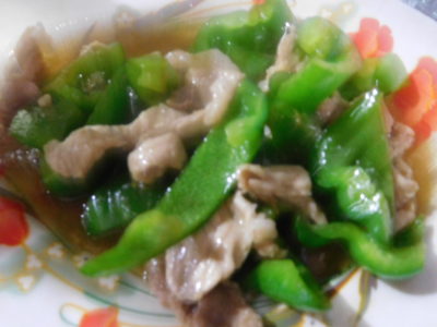 カンボジアのカンポットの豚肉とgreen pepper炒め