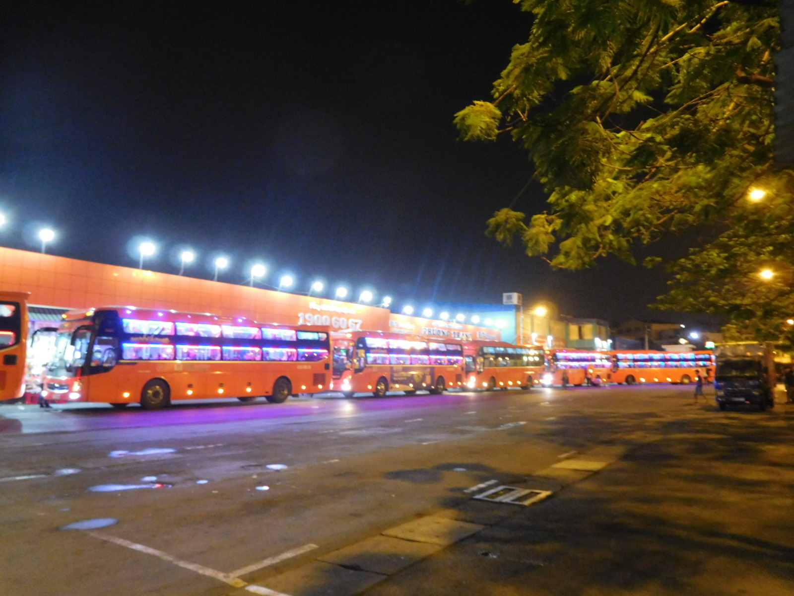 ホーチミンのミエンタイバスターミナルのフンチャンバス（Futa bus）