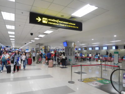 チェンマイ国際空港のチェックインカウンター