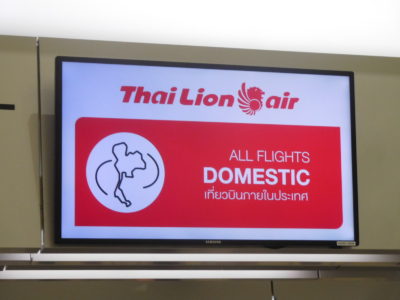 バンコクのドンムアン国際空港のタイライオンエアのチェックイン