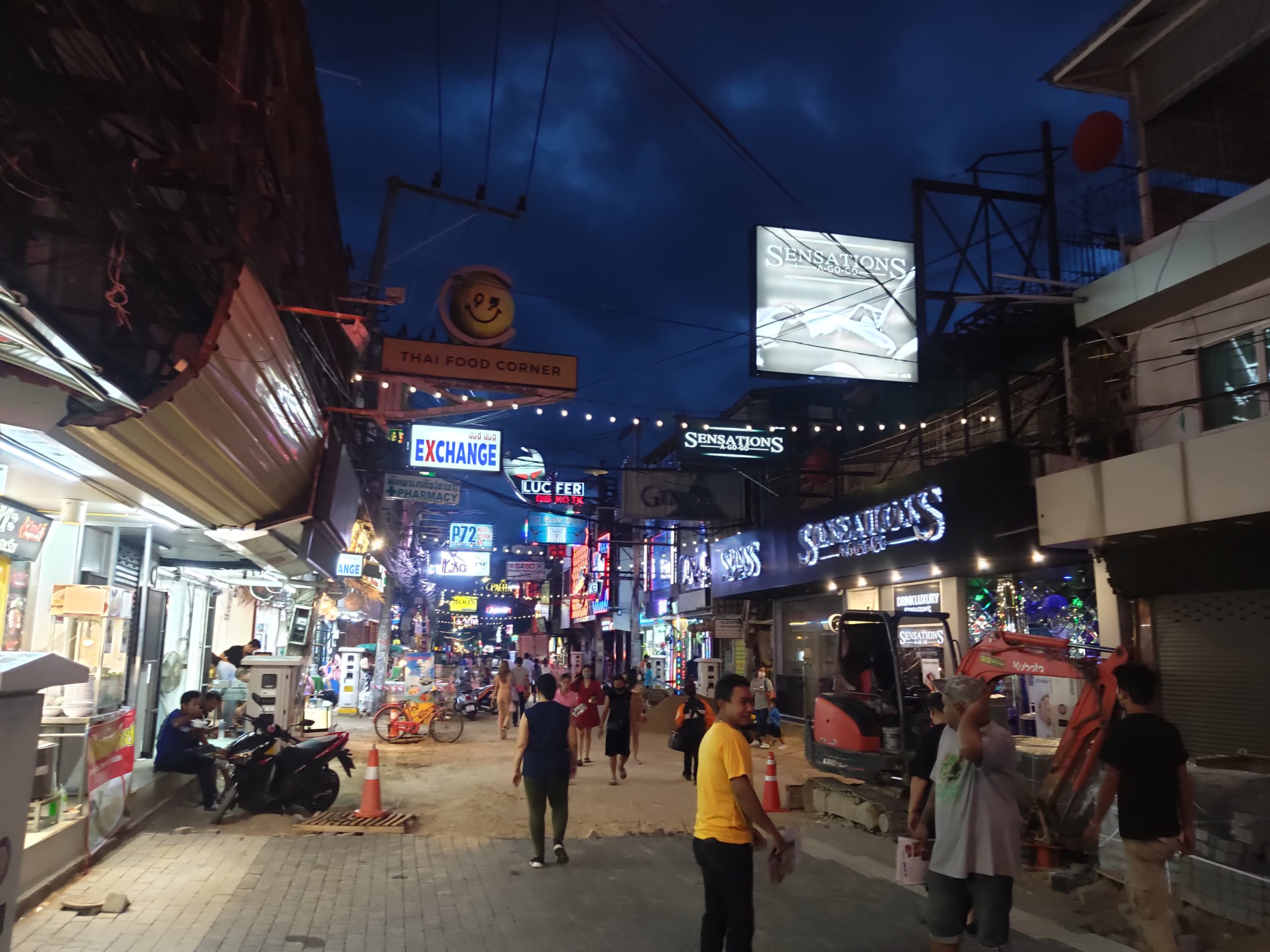 タイのパタヤのウォーキングストリートのバー街