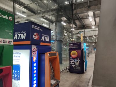 バンコクのスワンナプーム国際空港の7番バンコク銀行ATM