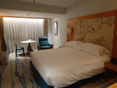 中国厦門のレイクサイドホテル（金雁酒店）の豪華な部屋